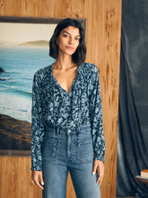Load image into Gallery viewer, Emery Blouse - Blue Esna Floral
